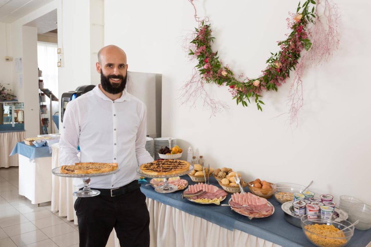 Hotel Cenisio Rimini Kültér fotó