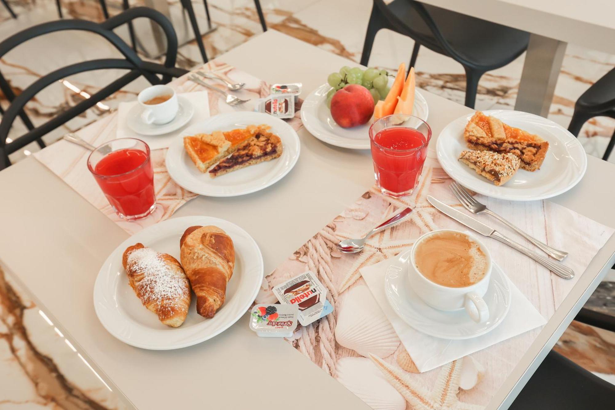 Hotel Cenisio Rimini Kültér fotó